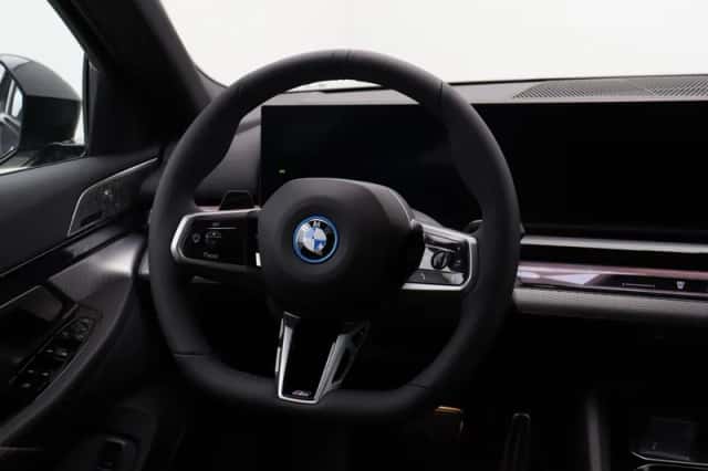BMW i5 (2026) thumbnail 2