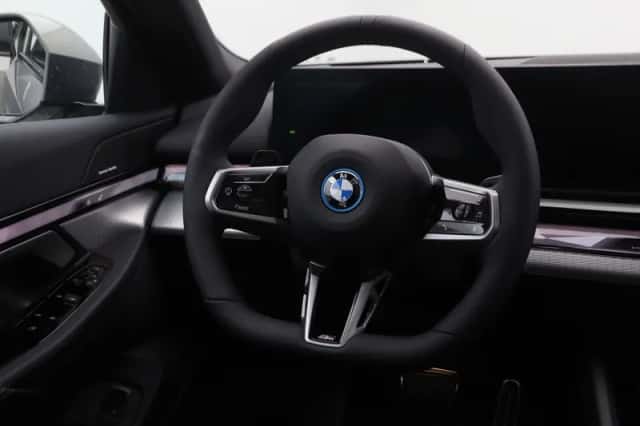BMW i5 (2026) thumbnail 2