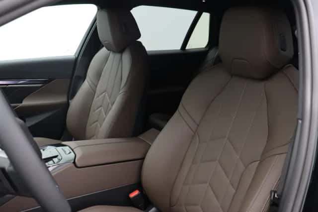 BMW i5 (2026) thumbnail 4