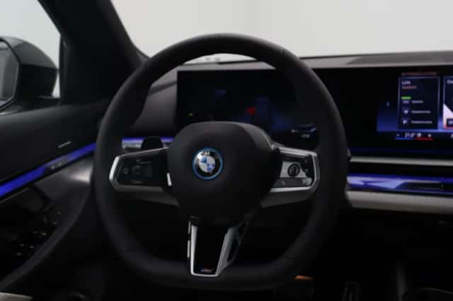 BMW i5 (2026) thumbnail 2