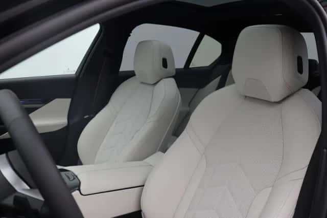 BMW i5 (2026) thumbnail 4
