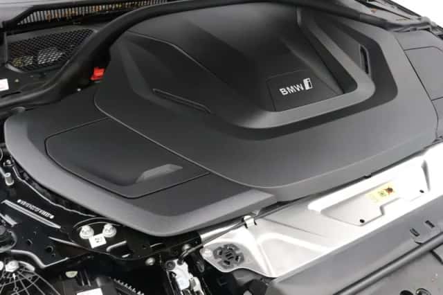 BMW i4 (2026) thumbnail 4