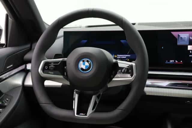 BMW i5 (2026) thumbnail 2