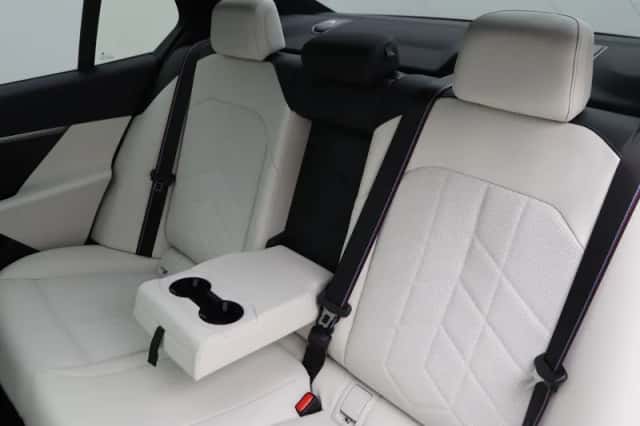 BMW i5 (2026) thumbnail 15