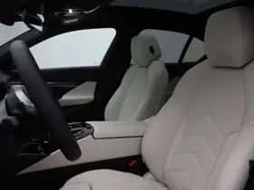 BMW i5 (2026) thumbnail 4