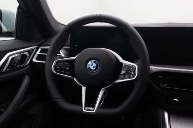 BMW i4 (2026) thumbnail 2