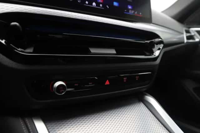 BMW i4 (2026) thumbnail 17