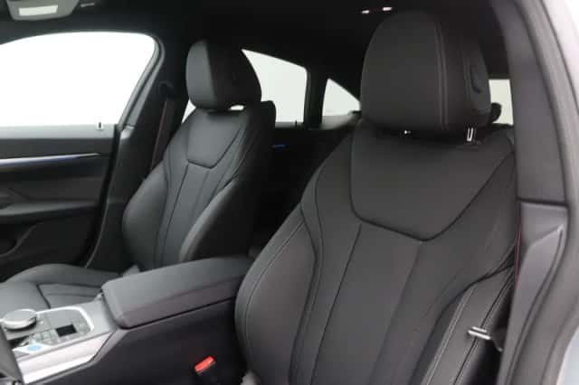 BMW i4 (2026) thumbnail 4