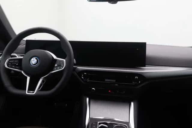BMW i4 (2026) thumbnail 12