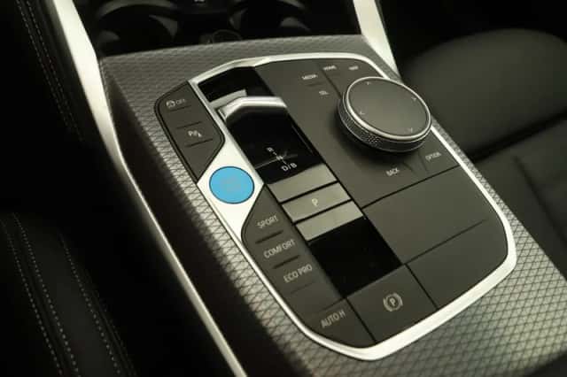 BMW i4 (2026) thumbnail 16