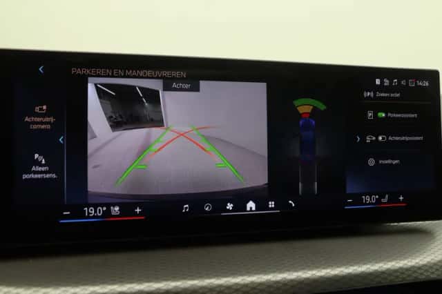 BMW i4 (2026) thumbnail 24