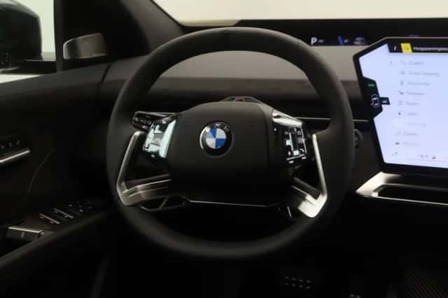 BMW iX3 (2026) thumbnail 2
