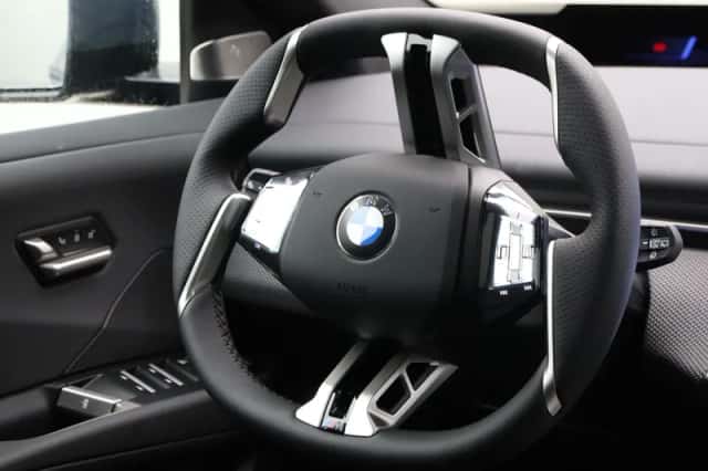 BMW iX3 (2026) thumbnail 2