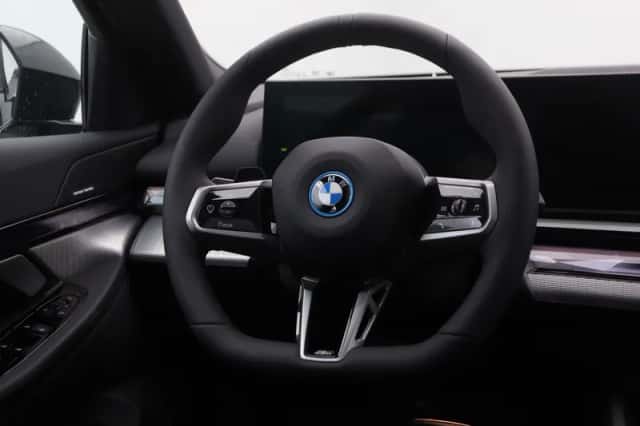 BMW i5 (2026) thumbnail 2