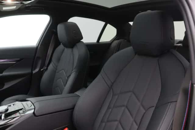BMW i5 (2026) thumbnail 4