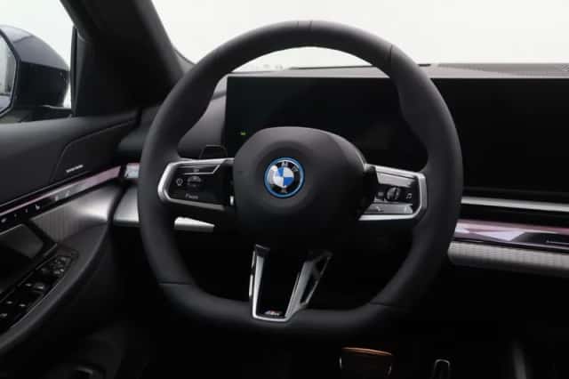 BMW i5 (2026) thumbnail 2