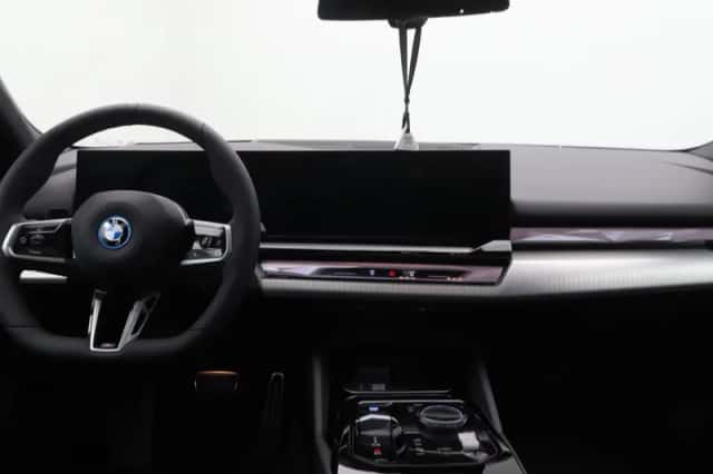 BMW i5 (2026) thumbnail 12