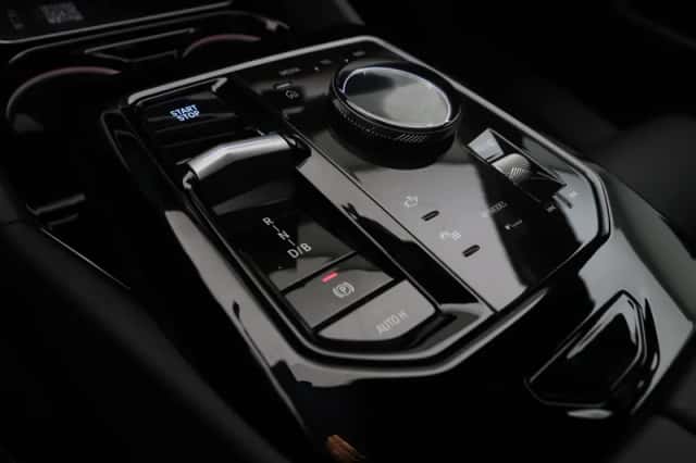 BMW i5 (2026) thumbnail 16