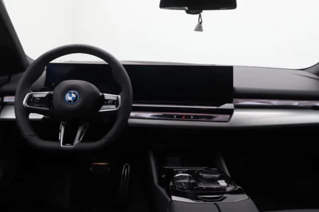 BMW i5 (2026) thumbnail 12