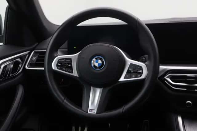 BMW i4 (2024) thumbnail 2
