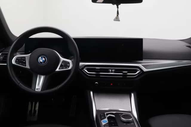 BMW i4 (2024) thumbnail 12