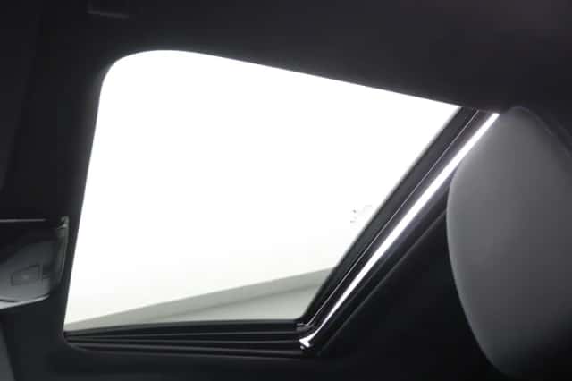 BMW i4 (2024) thumbnail 23