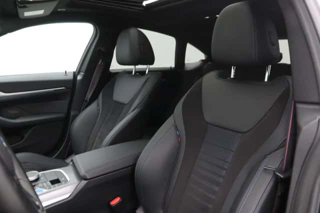 BMW i4 (2024) thumbnail 4