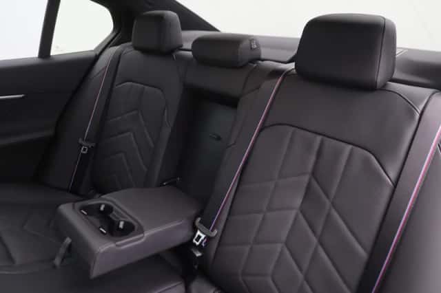 BMW i5 (2026) thumbnail 15