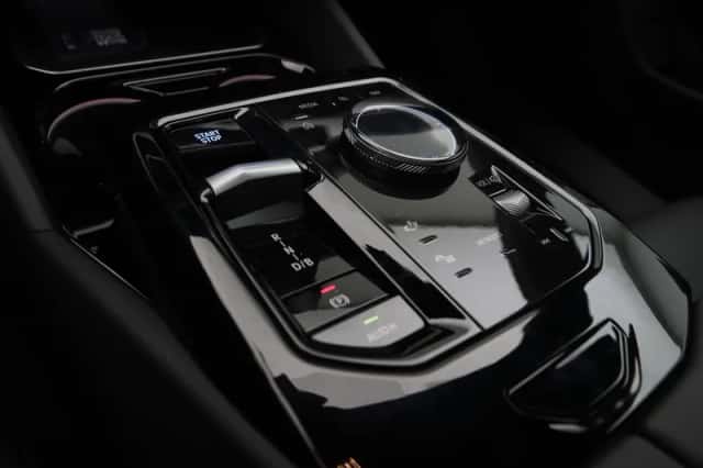 BMW i5 (2026) thumbnail 16