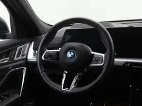 BMW iX2 (2025) thumbnail 2