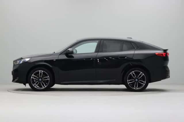BMW iX2 (2025) thumbnail 11