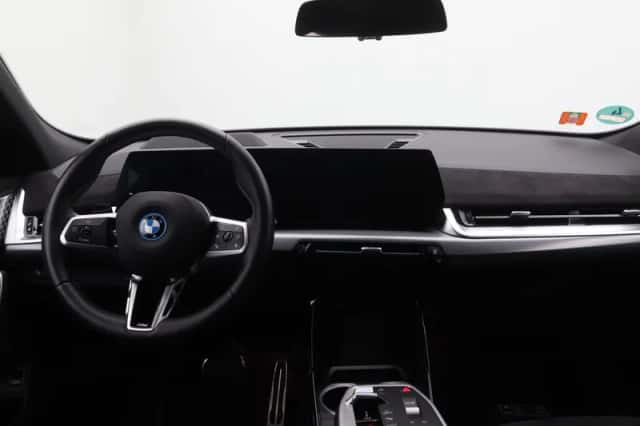 BMW iX2 (2025) thumbnail 12