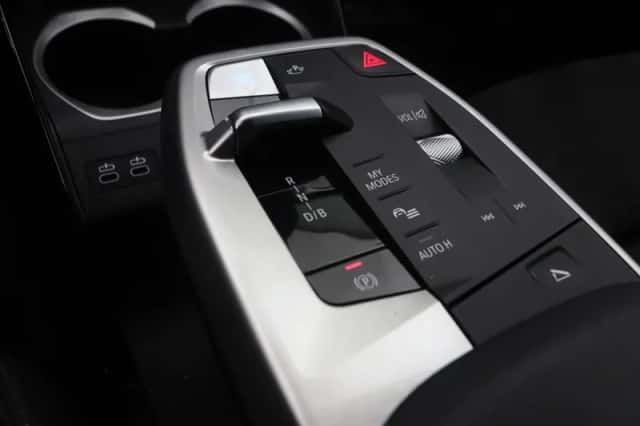 BMW iX2 (2025) thumbnail 17