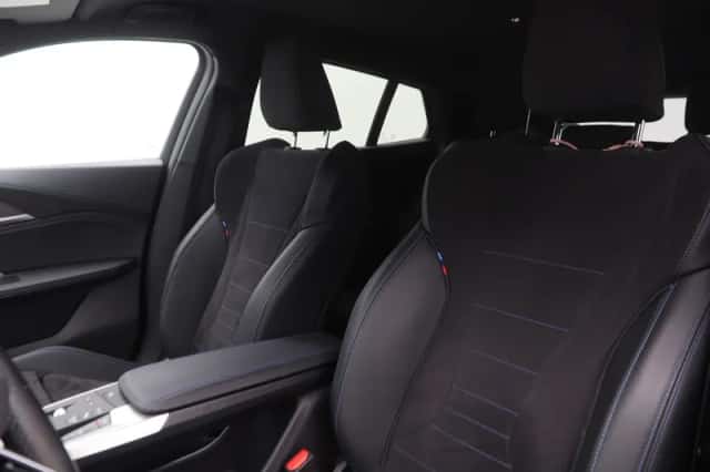 BMW iX2 (2025) thumbnail 4