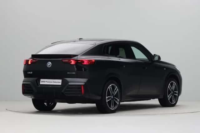 BMW iX2 (2025) thumbnail 8