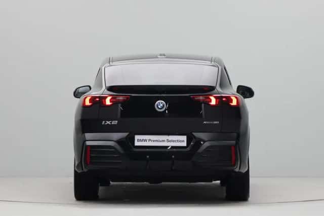 BMW iX2 (2025) thumbnail 9