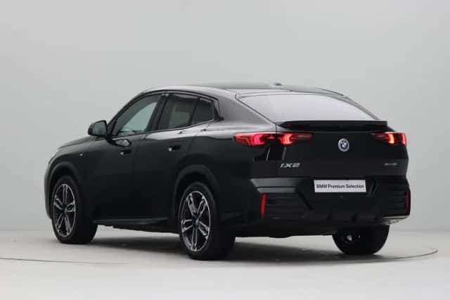 BMW iX2 (2025) thumbnail 10
