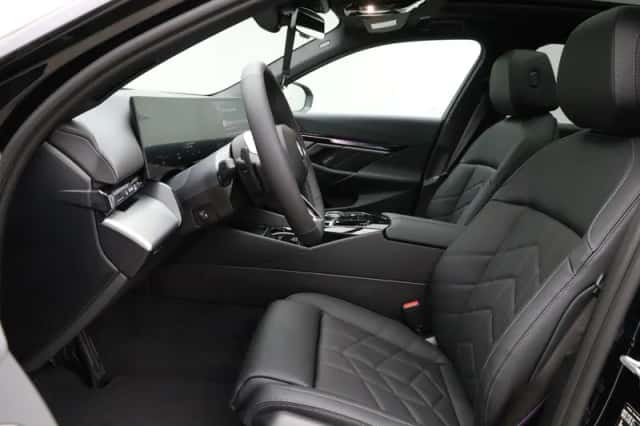 BMW i5 (2026) thumbnail 5