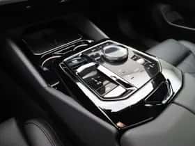 BMW i5 (2026) thumbnail 16