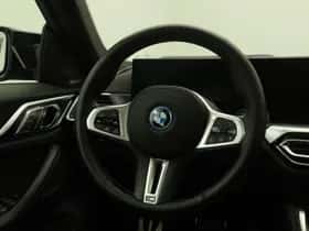 BMW i4 (2022) thumbnail 2