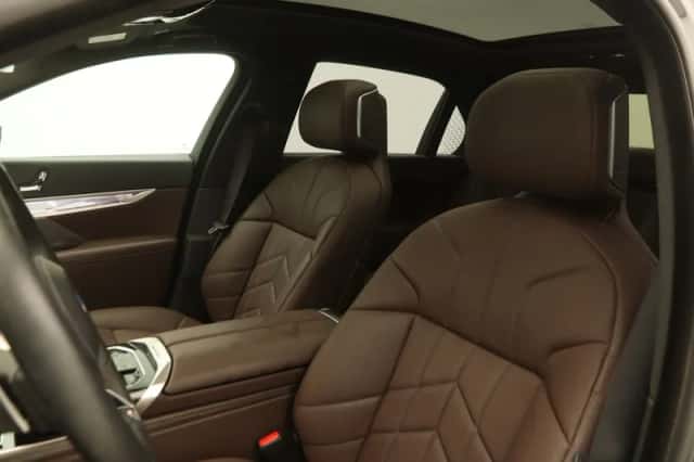 BMW 7-Serie (2024) thumbnail 18