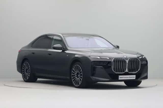 BMW 7-Serie (2024) thumbnail 3