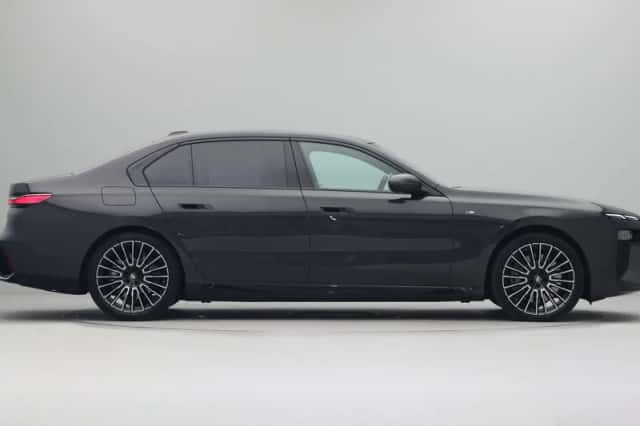 BMW 7-Serie (2024) thumbnail 4