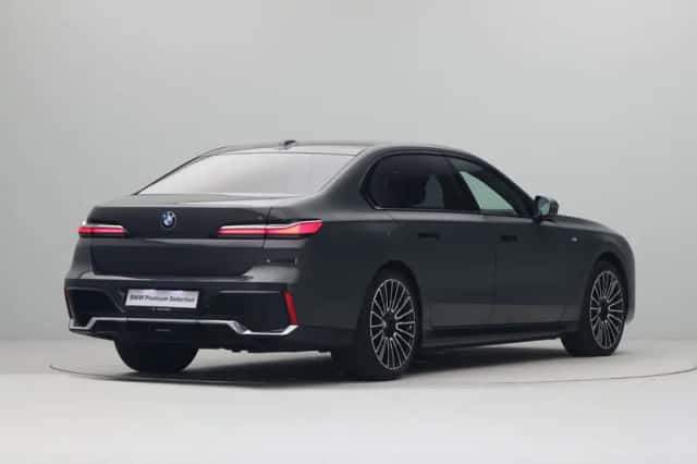 BMW 7-Serie (2024) thumbnail 5