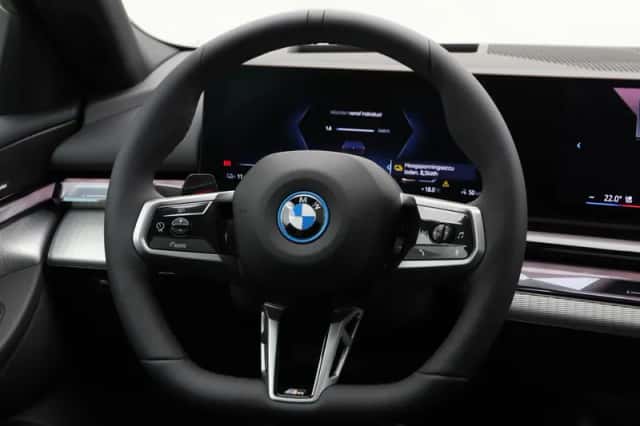 BMW i5 (2026) thumbnail 2