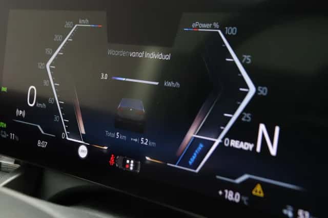 BMW i5 (2026) thumbnail 3