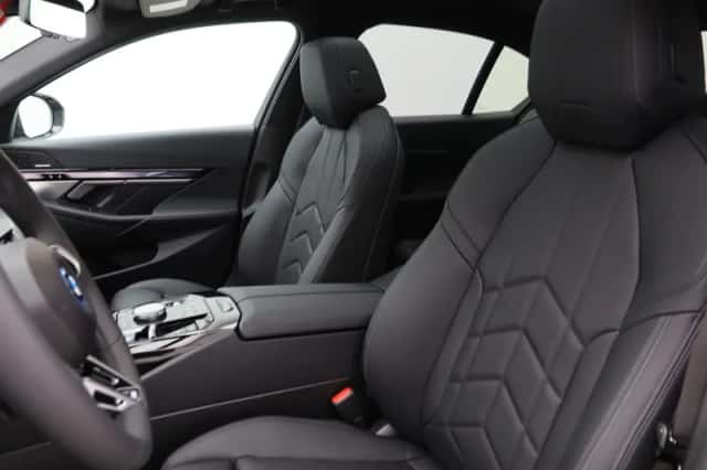 BMW i5 (2026) thumbnail 4