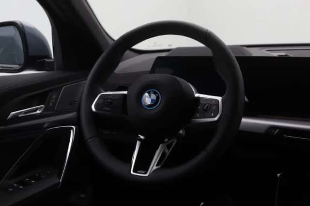 BMW iX2 (2026) thumbnail 2