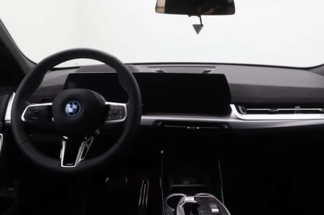 BMW iX2 (2026) thumbnail 12