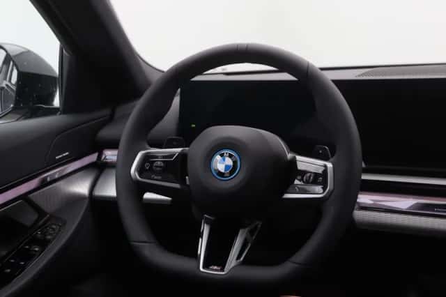 BMW i5 (2026) thumbnail 2